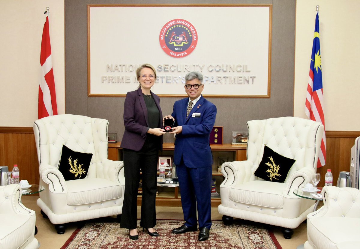 DKAMBinMalaysia's tweet photo. A pleasure meeting with National Security Council @MKN DG Datuk Raja Nurshirwan. Appreciated the open and inspiring discussions on among others current geopolitical trends, regional foreign policy, security issues and EU-Malaysia relations. look forward to continued cooperation! https://t.co/4CQRrI5xZh