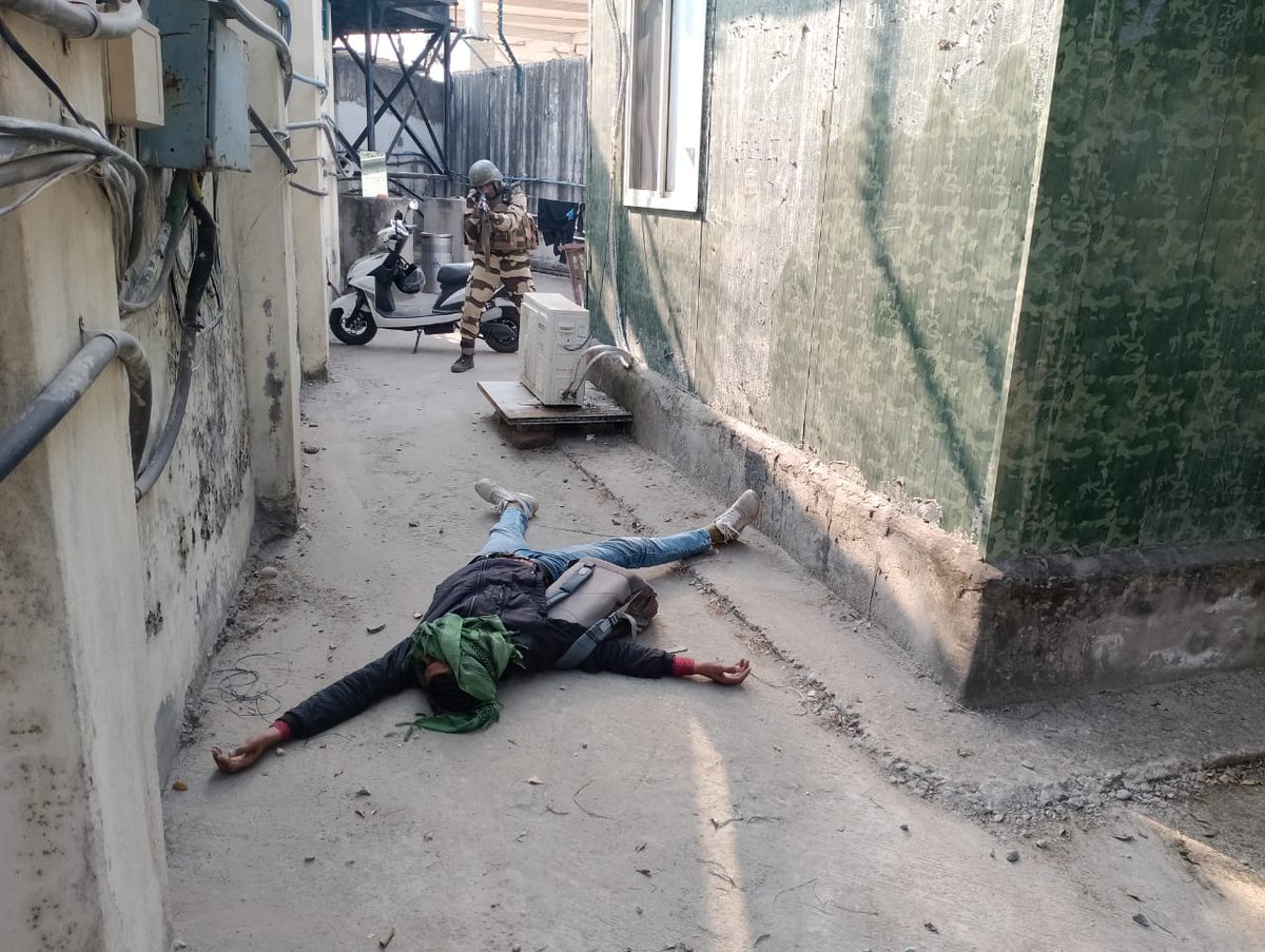 defenceattnews's tweet image. #CISF Leads Multi-Agency Mock Exercise at #Jammu Airport with SOG–JKP, #IAF, AAI, JKF&amp;amp;ES, GMC Medical Team, AAI Fire Services, BDDS &amp;amp; Dog Squad of CISF reflecting strong inter-agency Synergy and Operational efficiency.

#jammukashmir #Kashmir #mockdrill #Airport