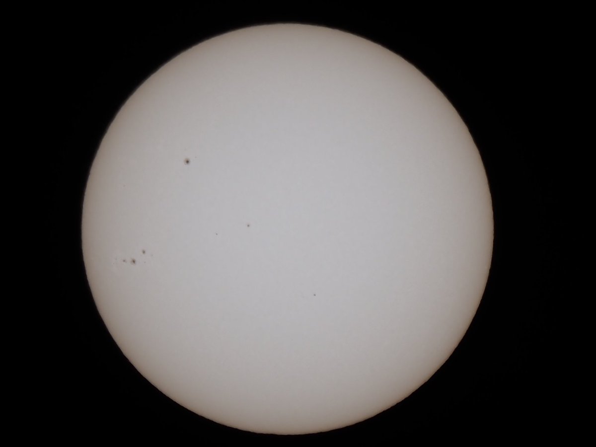 embeddedark's tweet image. #イマ太陽  #イマソラ #mysky #OLYMPUS #OMD #EM1MarkIII #MZD #ED #100400mmF5063ISii #400mm #デジタルテレコン #35mm換算 #1600mm #KenkoPro #ND100000 #減光 #ISO64 #f6てん3 #800分の1秒 #静音モード #手持ち #5軸シンクロ手ぶれ補正ON #JPEG撮って出し #トリミング