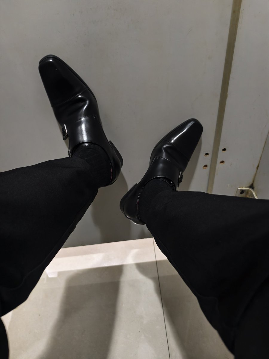 嘿嘿，孟克鞋也不错，也很性感。