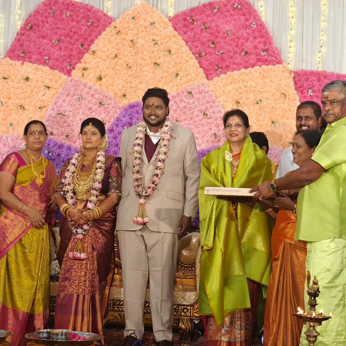 Narenkumar_Ravi's tweet image. சென்னை - பம்மல் பொழிச்சலூர் ஸ்ரீ கணேஷ் திருமண மண்டபத்தில் நடைபெற்ற PRS. சரவணராஜ் - ச.குமாரி தம்பதியரின் அன்பு மகனின் திருமணம் நிச்சயதாம்பூலம் நிகழ்ச்சியில் பங்கேற்று வாழ்த்திய சளமியா அன்புமணி அவர்கள்.

@Sowmiyanbumani #pmk #anbumaniRamadoss #WomenEmpowerment