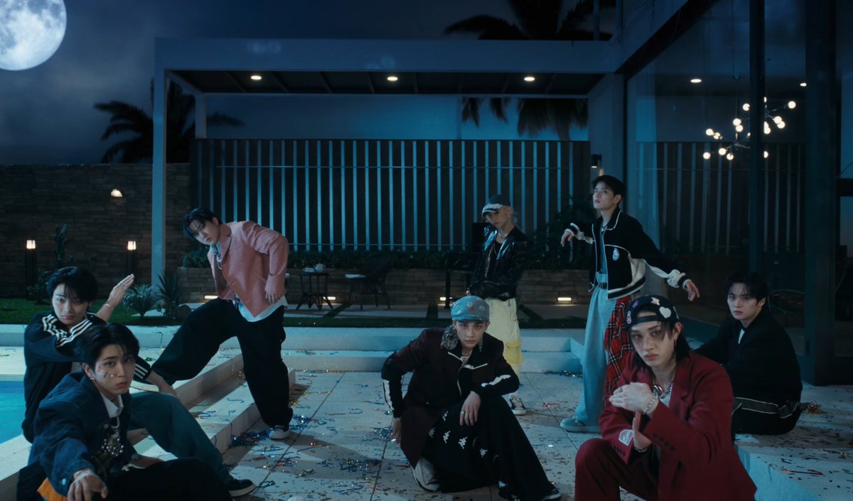 xleb_stay's tweet image. Этот клип должен крутиться по телеку, он заедает в голове😋

DO IT OVERDRIVE MV OUT NOW
#StrayKids_Do_It_Remixes
#Do_It_OverdriveVersion
@Stray_Kids #StrayKids