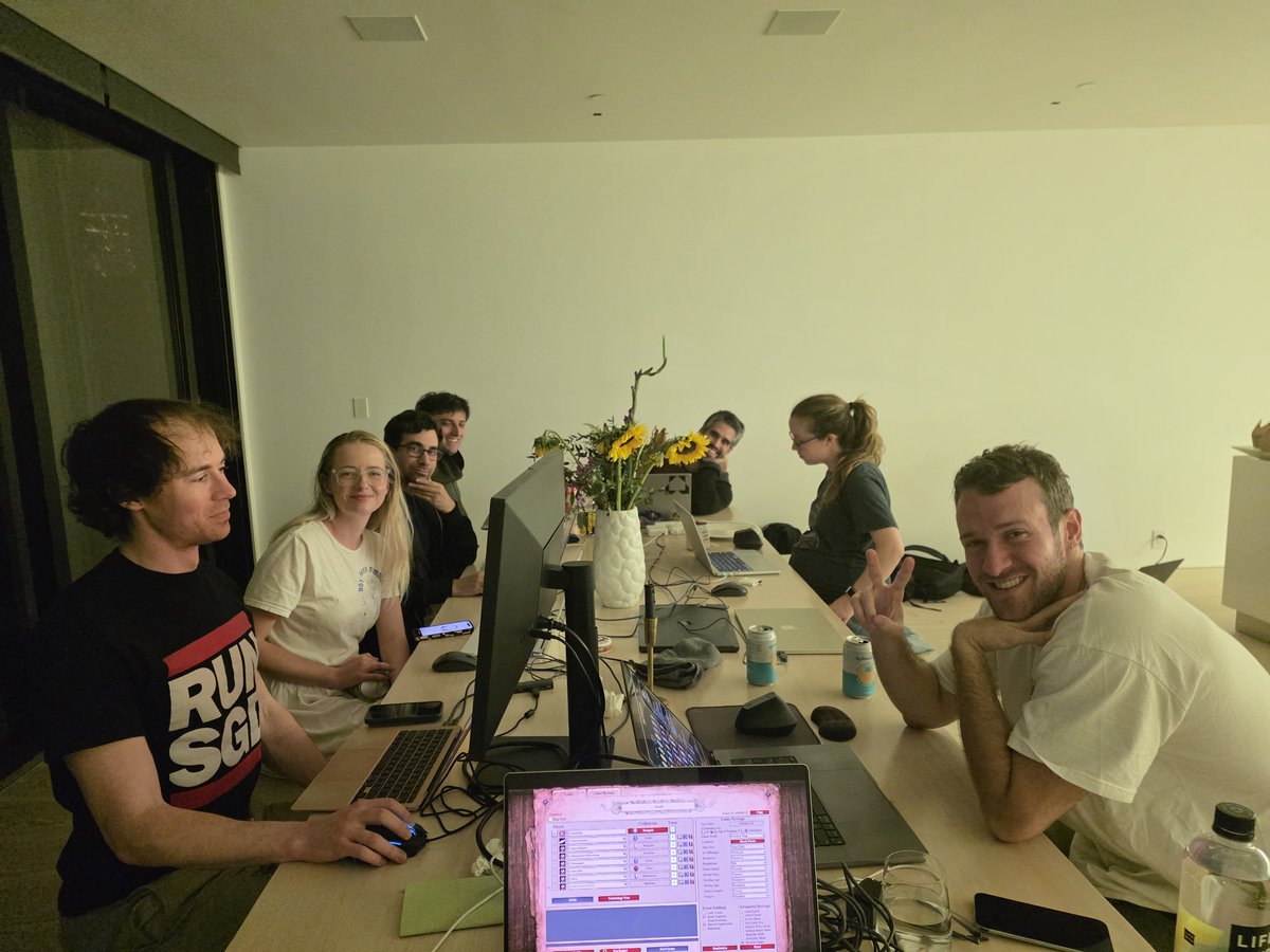 Melhor atividade para uma noite de domingo
 @FlintCasey @TrentonBricken @polynoamial @dmdohan @erika_alden_d @SGRodrique