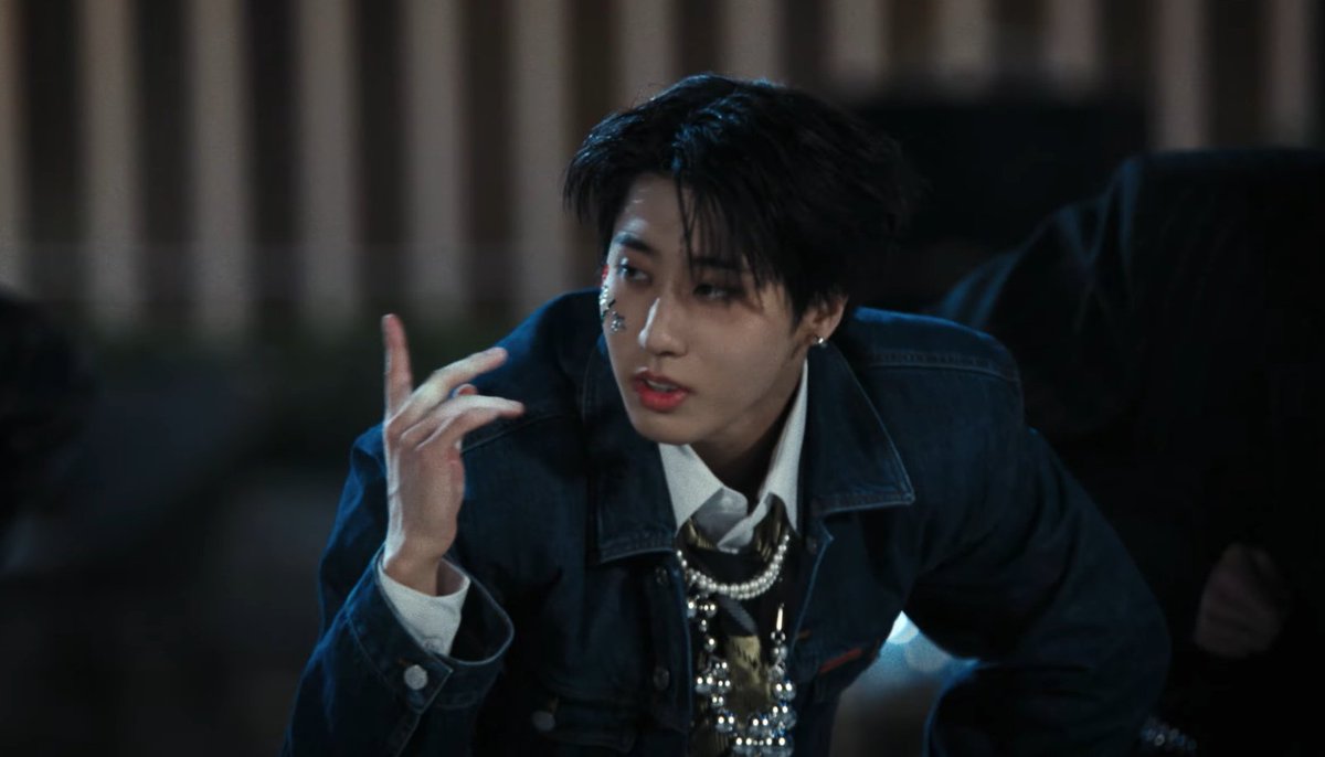 moonlightmino's tweet image. jisung looks so good even for such unserious and fun mv 😭

DO IT OVERDRIVE MV OUT NOW
#StrayKids_Do_It_Remixes
#Do_It_OverdriveVersion
