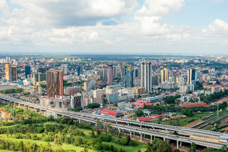 WorldBankKenya's tweet photo. Kenya’s monetary and external policy environment remains solid but the fiscal outlook puts the country at a critical crossroads. 🇰🇪 Real GDP growth slowed to 4.7% in 2024 but picked up in 2025: 4.9% in Q1 and 5.0% in Q2. 📊📈 #KenyaEconomicUpdate https://t.co/X8oouq2fm3