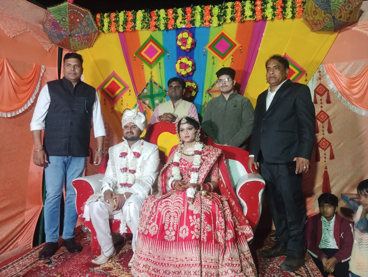 MlcSuresh's tweet image. सहारनपुर एवं शामली के क्षेत्र के अनेकों मांगलिक एवं शुभ कार्यक्रमों में शामिल हुआ।
सभी कार्यक्रमों में लोगों का स्नेह, आशीर्वाद और अपनापन दिल को छू गया।

ईश्वर सभी के जीवन में खुशियों, समृद्धि और शांति का प्रकाश बनाए रखे।
आप सभी का प्यार और सहयोग यूँ ही मिलता रहे।
#Sureshkashyap