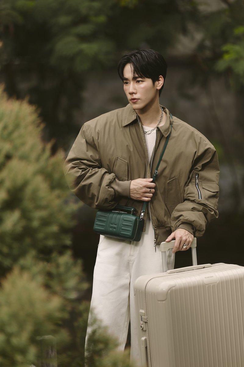 around_ent's tweet image. RIMOWA ตอกย้ำคอลเลกชั่น Essential เฉดสีใหม่ Clay และ Terracotta ในช่วงเทศกาลแห่งการเดินทาง ผ่าน "วอร์ วนรัตน์"

#warwanarat #RIMOWA

อ่านข่าวและรูปเพิ่มเติม
📍facebook.com/share/p/1KG4oN…

กระเป๋าเดินทาง RIMOWA Essential สี Clay และ Terracotta  มีให้เลือกทั้ง Cabin, Check-In M,…