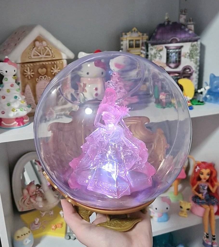 Girl in the bubble 🫧