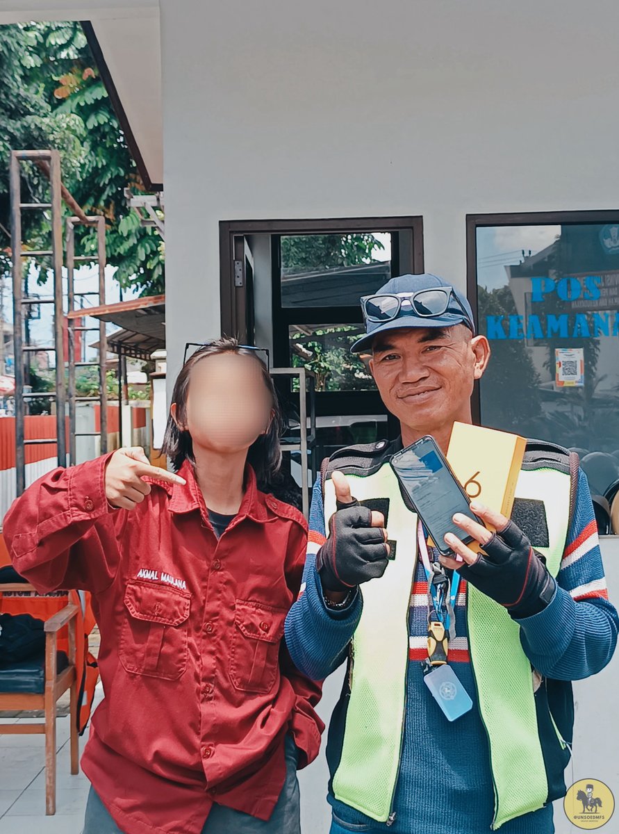 unsoedmfs's tweet photo. Terima kasih banyak, Kak Mahes, sudah berdonasi hp buat bapaknya. Semoga kebaikannya dibalas dengan rezeki yang lancar, urusan yang dimudahkan, dan keberkahan di setiap langkah. hpnya juga sudah saya serahkan langsung ke bapaknya, yaa makasih buat kalian jga 💛🫶🏻 https://t.co/n1SwsYhy0q