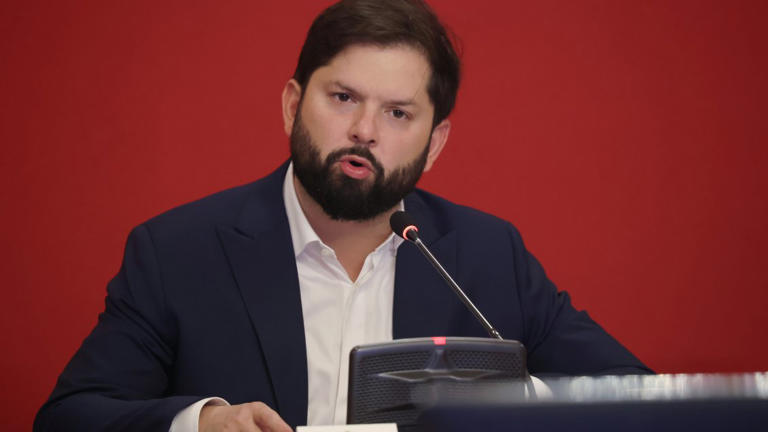 AlejandroR17932's tweet photo. La bancada de la UDI emplazó este domingo al Presidente Gabriel Boric a "actuar como un verdadero Jefe de Estado" y recibir antes de fin de mes las cartas credenciales del nuevo embajador de Estados Unidos, Brandon Judd.
NUNCA MAS ESTA MIERDA COMUNISTA EN CHILE https://t.co/KlBPsQkuNP