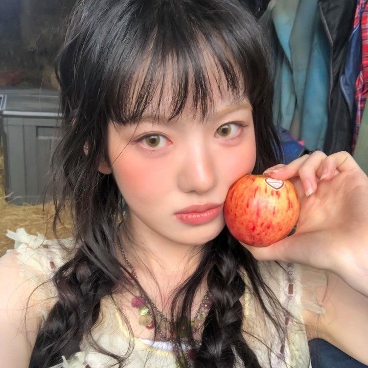 suispics's tweet image. when your opponent is her in the category of best selcas

#KiiiKiii #키키 #SUI #수이
