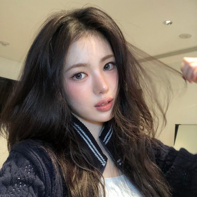 suispics's tweet image. when your opponent is her in the category of best selcas

#KiiiKiii #키키 #SUI #수이