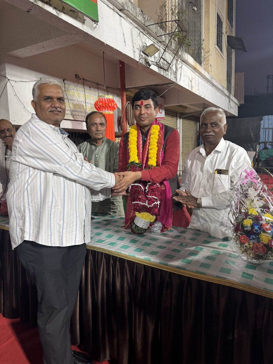 pawantripathi_'s tweet image. भारतीय जनता पार्टी तुळशेतपाडा मंडल द्वारा आयोजित स्वागत समारोह मे उपस्थित रहने का अवसर प्राप्त हुआ । 
इस अवसर पर  आयोजक श्री संजय शर्मा जी , जिला अध्यक्ष श्री दीपक दलवी जी , श्री आर. यू. सिंह जी , श्री श्रीनिवास त्रिपाठी जी , श्री आर. डी. यादव जी , श्री मनोज सिंह जी सहित मान्यवर…