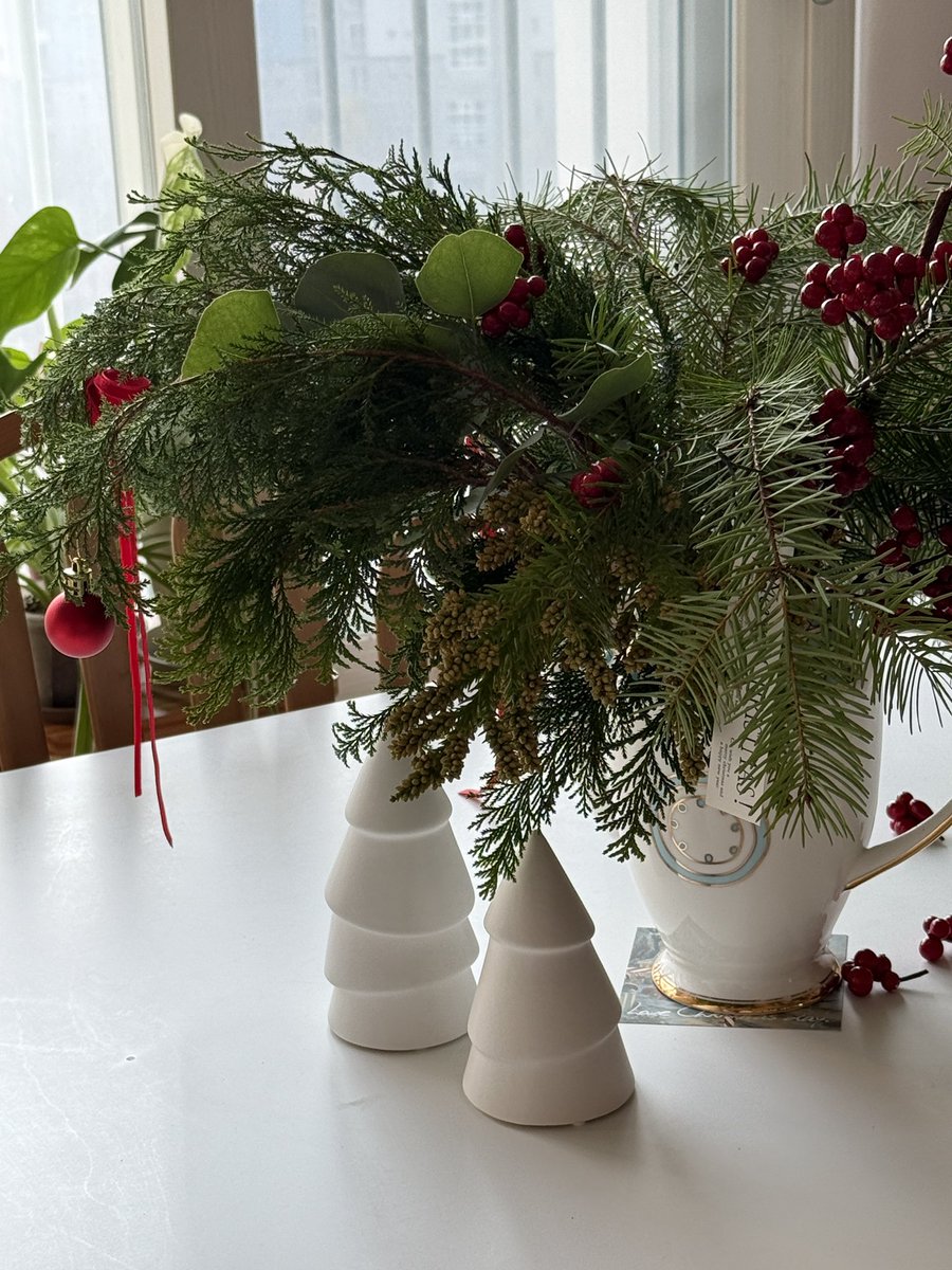 Teafor16's tweet photo. 요새 내가 너무 사랑하는 풍경🎄 https://t.co/Y2mLOrkAjF