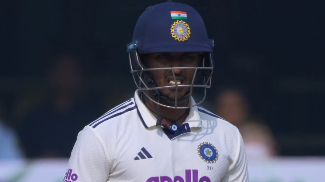 mufaddal_vohra's tweet image. Sai Sudharsan dismissed for 15 in 40 balls.