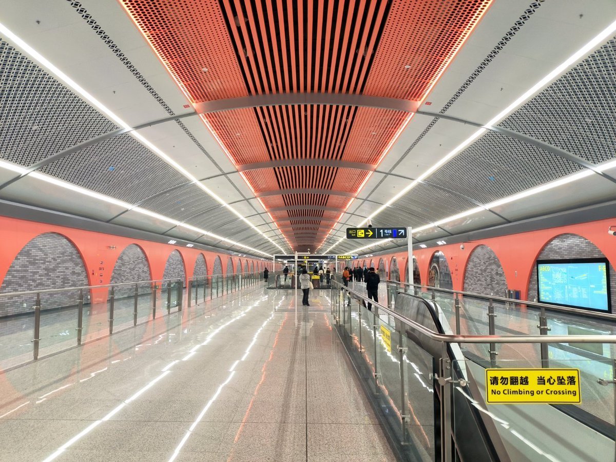 macroschema's tweet image. Just completed Chengdu Metro Line 13 Phase 1 in China

Around 700km of lenth including trams

Entire India has a metro network of around 1000 km!

Compare it to ugly new metro stations being built in Indian cities