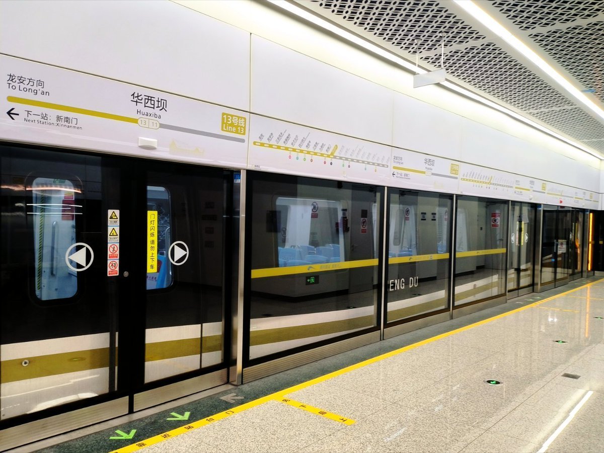 macroschema's tweet image. Just completed Chengdu Metro Line 13 Phase 1 in China

Around 700km of lenth including trams

Entire India has a metro network of around 1000 km!

Compare it to ugly new metro stations being built in Indian cities