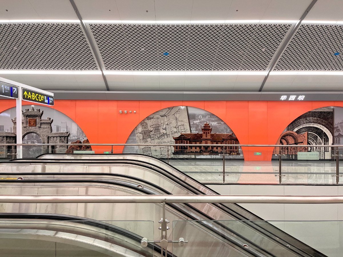 macroschema's tweet image. Just completed Chengdu Metro Line 13 Phase 1 in China

Around 700km of lenth including trams

Entire India has a metro network of around 1000 km!

Compare it to ugly new metro stations being built in Indian cities