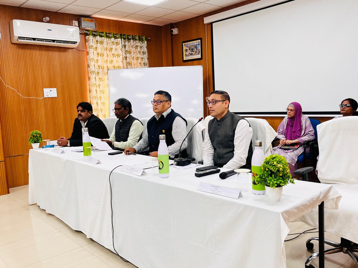 BiharRevenue's tweet image. आवासीय #प्रशिक्षण की शुरुआत राजस्व सर्वे (प्रशिक्षण) संस्थान, शास्त्रीनगर, #पटना में हुई। इस मौके पर अपर मुख्य सचिव श्री दीपक कुमार सिंह, सचिव श्री जय सिंह, राजस्व सर्वे प्रशिक्षण केंद्र के प्राचार्य दिव्यराज गणेश, @CSCegov_ के हेड संतोष पांडे समेत अन्य विभागीय अधिकारी मौजूद थे