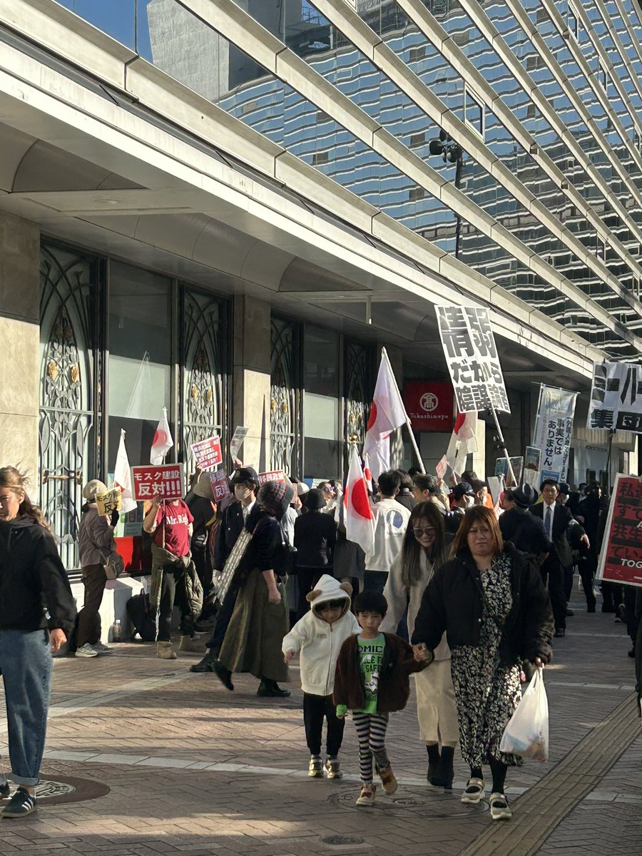 usa_condon_1970's tweet image. 輩右翼衆🇯🇵💦

別に🕌あってもいいじゃない👀💦

日本🇯🇵は共存の國🍀✨

1部の紅いﾏﾅｰ違反訪国者は不要だけど、ちゃんとﾏﾅｰを守って日本に訪問したり暮らしたりしている人に何の罪がある👀❓

僕は完全無宗教者だけど、1部の原理主義だけがIslāmじゃない🖐️(￣◇￣;)💦

#横浜高島屋
#いまここ