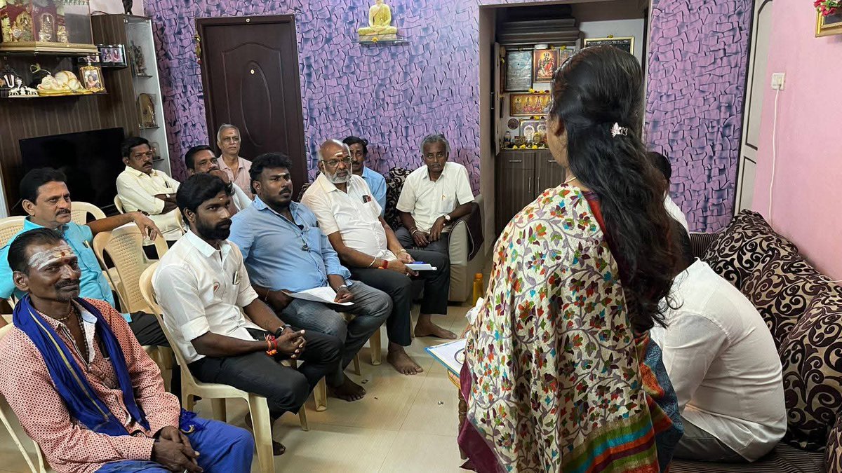 SangeethaMathi2's tweet image. பாஜக சென்னை மேற்கு மாவட்டம் மதுரவாயில் மத்திய மண்டல் சக்தி கேந்திர பொறுப்பாளர்கள் கூட்டம் மண்டல் தலைவர் திரு வினோத்குமார் அவர்கள் தலைமையில் நடைபெற்றது.
      சிறப்பு அழைப்பாளராக மதுரவாயல் தொகுதி இணை அமைப்பாளரும், மத்திய மண்டல் பொறுப்பாளருமான திரு செல்வன் அவர்கள் வழிகாட்டினார்கள்.