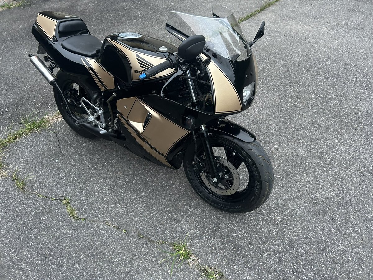 r_daniy's tweet image. バイク乗り友達ほぼ居ないので

名前:dani
年齢:18
性別:男
住み:長野
車種:nsr50
一言:中型免許取って中型乗りたい

#バイク乗りとして軽く自己紹介 
#バイク乗りと繋がりたい