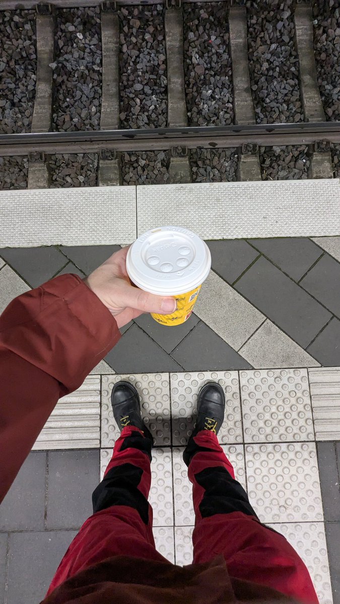 rubberduckweb's tweet image. Bahnhofskaffee