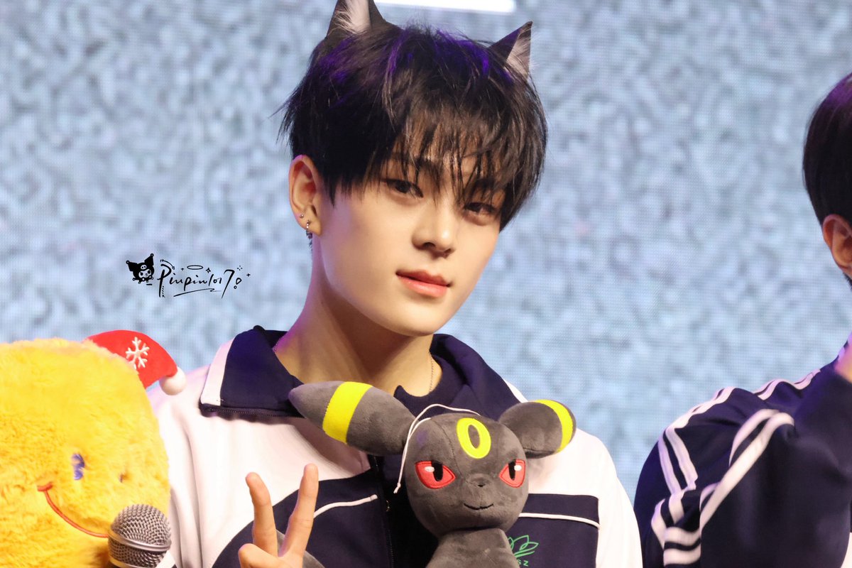 staywithjm1231's tweet photo. 20251122 베이징 팬미팅
🐈⬛🐈⬛🐈🐈
#WHIB #휘브
#JAYDER #제이더 #김준민
#KIMJUNMIN #金俊民 #キムジュンミン
#BOYS2PLANET #보이즈2플래닛 https://t.co/AtWqusIMEg