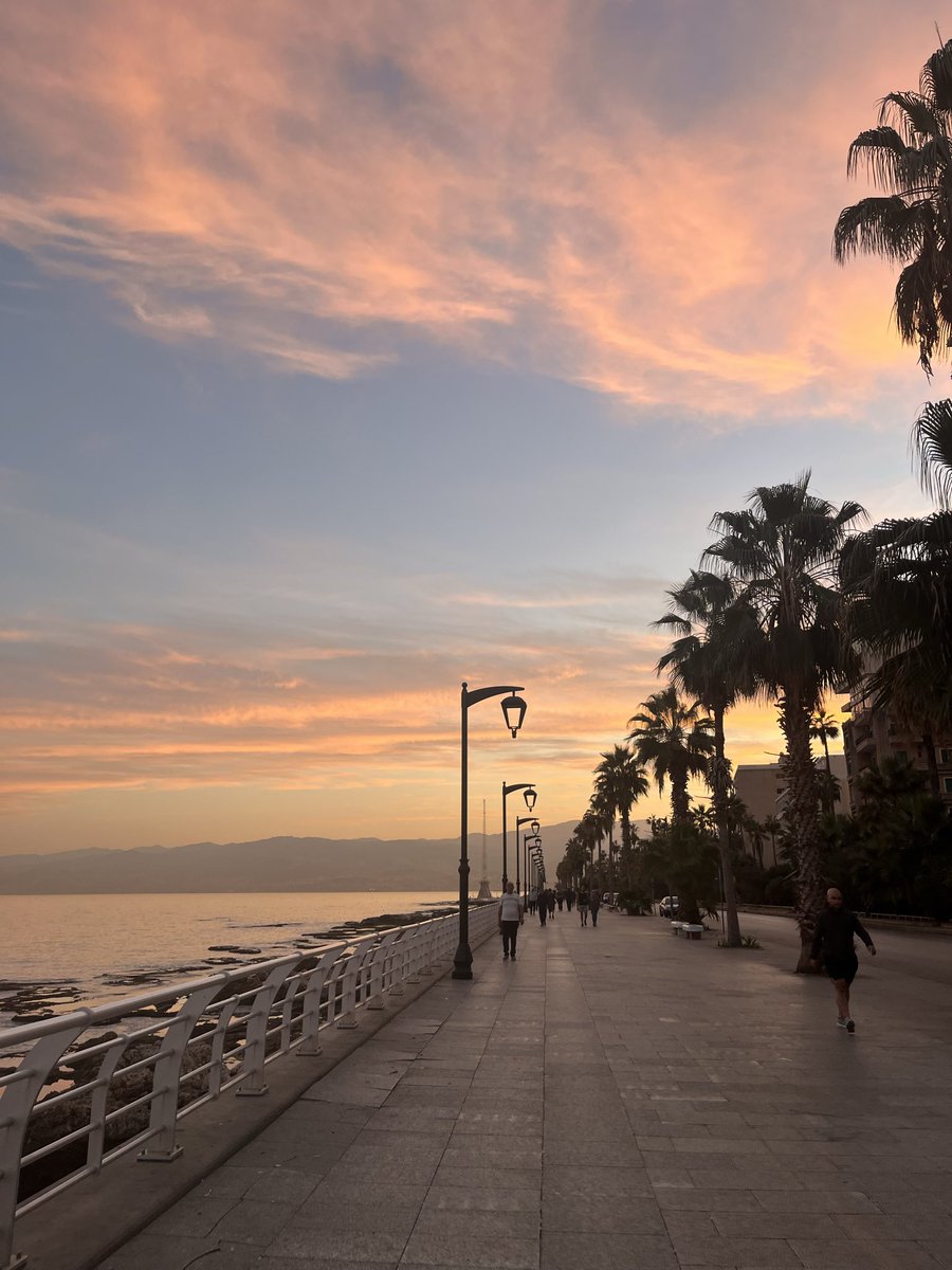 وتبقى الذكريات…. 
قصصاً صامتة تركت بقلوبنا أثراً لا يزول…! #وهيك