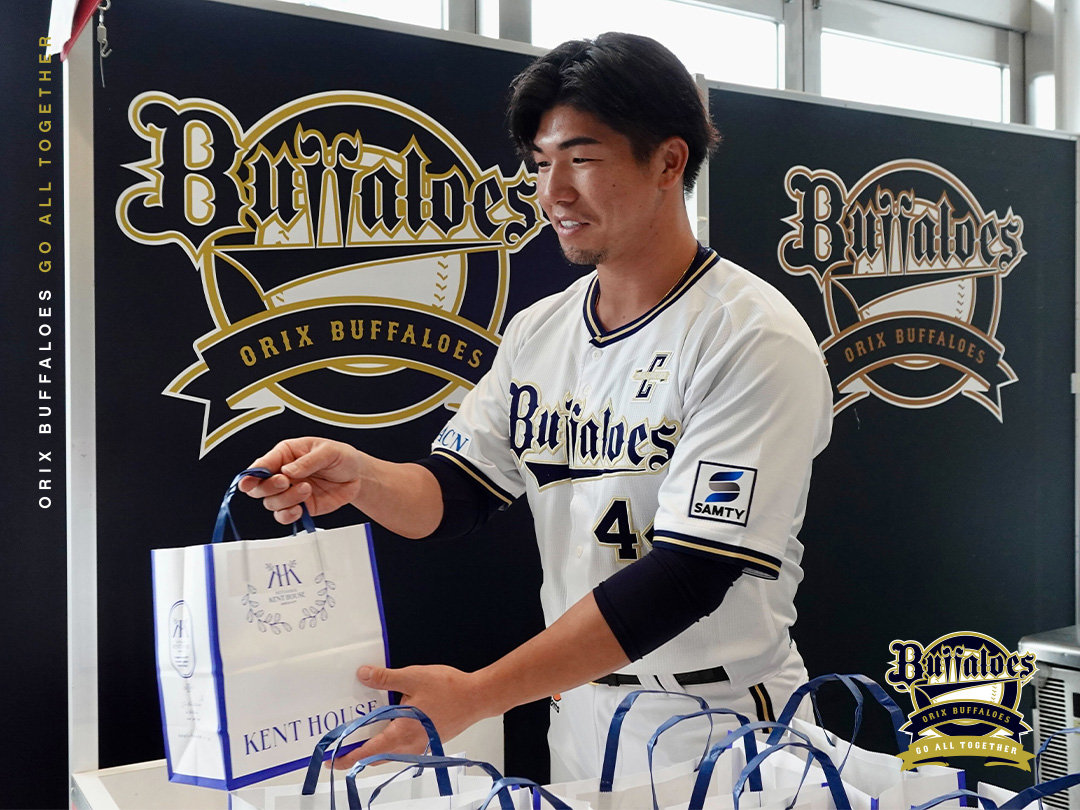 頓宮選手が場内特設ワゴンに来店！ #頓宮裕真 #プリン手渡し #Bsファン