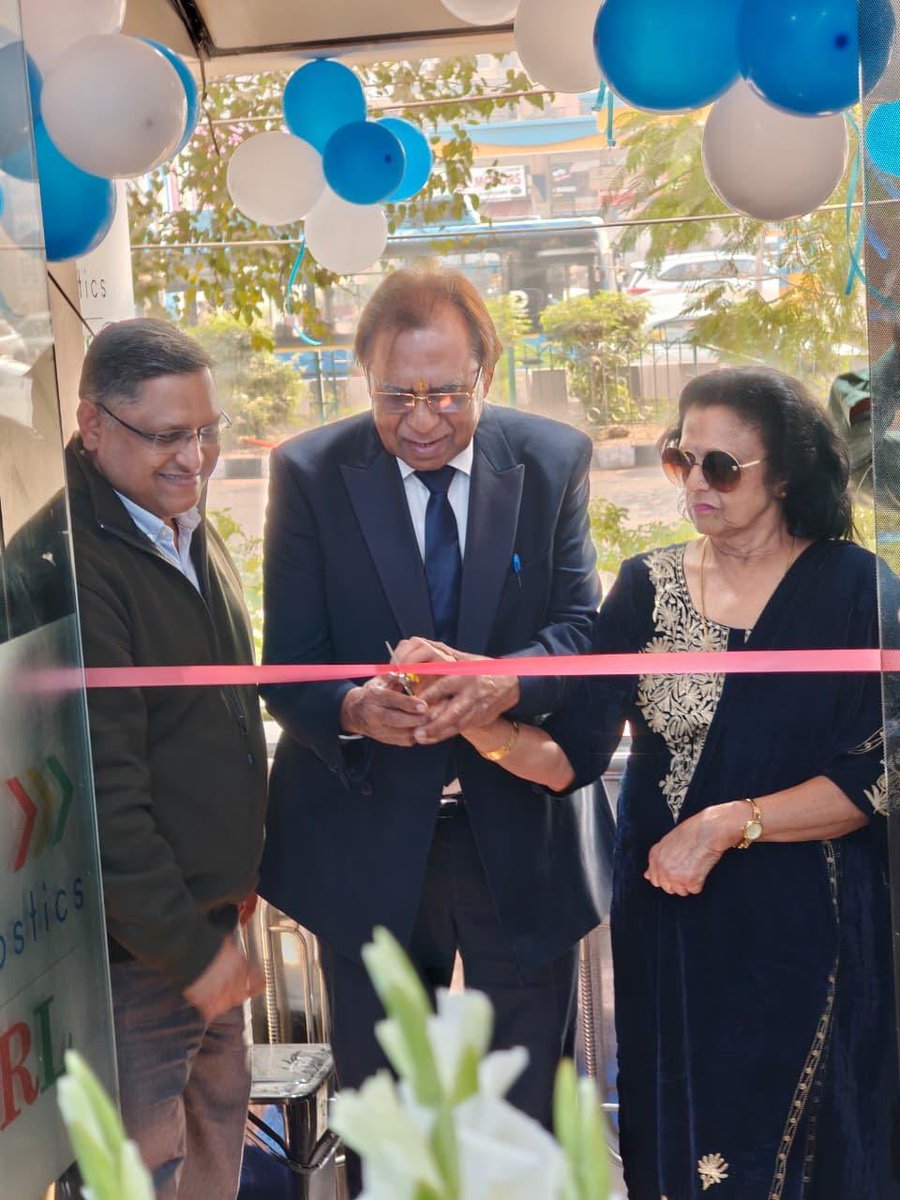 agilusDx's tweet photo. We’re excited to announce the launch of our new Agilus Diagnostics centre at Preet Vihar, Delhi!

The inauguration ceremony was graced by Dr. H.V. Mahajan, Consultant Physician, and Dr. Prem Mahajan, Gynaecologist.

#AgilusDiagnostics #SRLDiagnostics #PreetVihar #NewLab https://t.co/Shd2YpZzjs