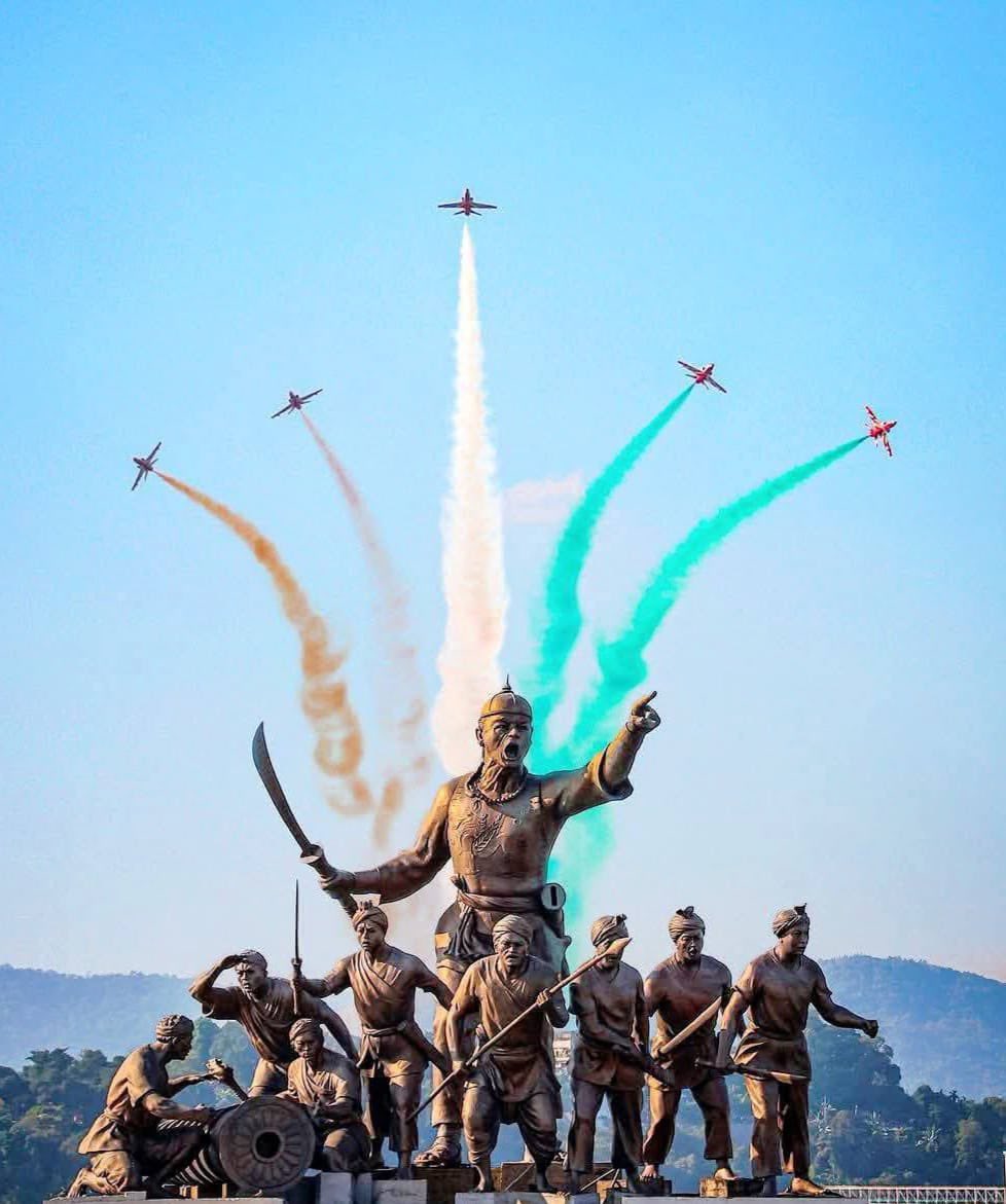 অসমীয়া জাতিৰ শৌৰ্য-বীৰ্য, সাহস, ত্যাগ আৰু বীৰত্বৰ প্ৰতীক মহাবীৰ লাচিত বৰফুকনলৈ সশ্ৰদ্ধ প্ৰণিপাত জনালোঁ।
#LachitDiwas