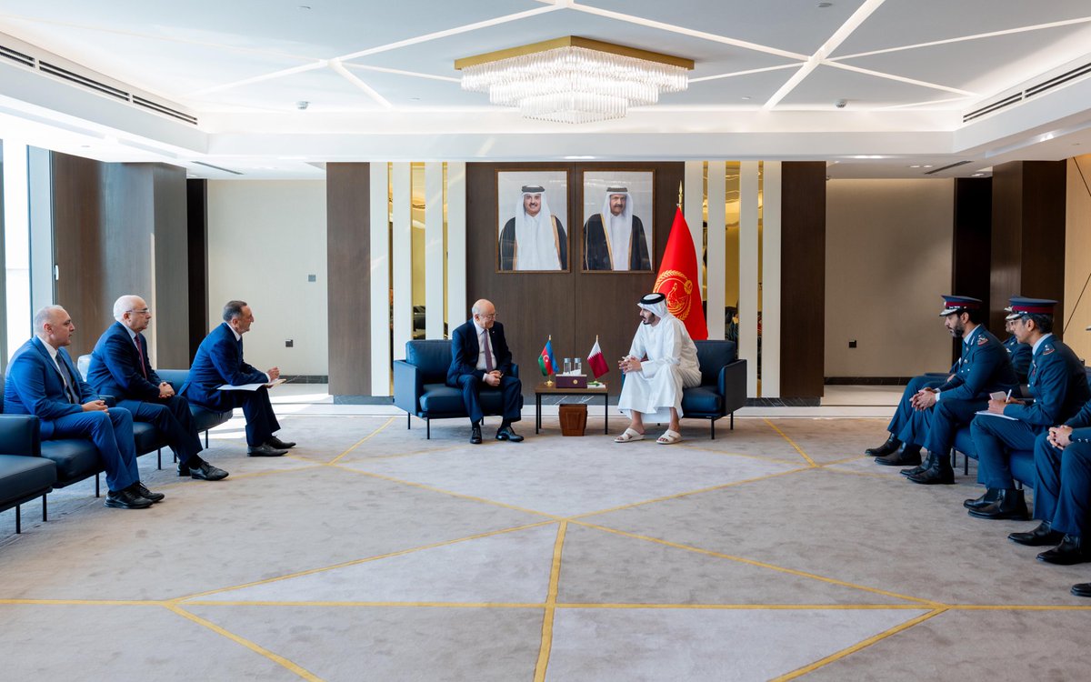 سعادة الشيخ خليفة بن حمد بن خليفة آل ثاني، وزير الداخلية وقائد قوة الأمن الداخلي (لخويا)، يستقبل سعادة السيد كمال الدين حيدروف وزير الطوارىء بجمهورية أذربيجان.
 
جرى خلال اللقاء استعراض علاقات التعاون بين البلدين في المجالات الأمنية وسبلِ تعزيزها وتطويرها، ومناقشة عدد من