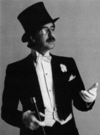 Davide Costi was born today 70 years ago.
lybrary.com/davide-costi-m…
(Cairo, Egypt: 24th November 1955 -  )  Amateur manipulator in Italy. In 1986 won both the Italian close-up championship and the Ron MacMillan close-up competition. Member of Escuela Mág