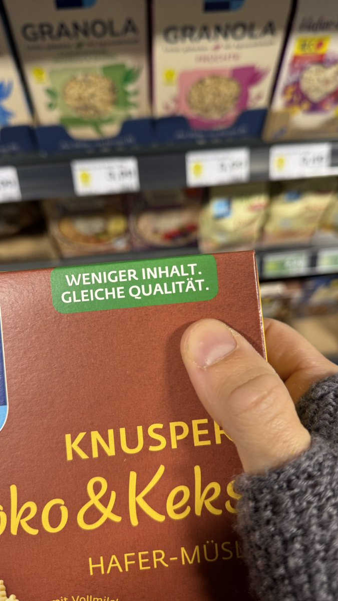 Mehr Inhalt weniger Preis gleiche Qualität.
Wäre mir persönlich deutlich sympathischer als diese „Schrumpfpackung aber lächelt dabei“ Masche.
