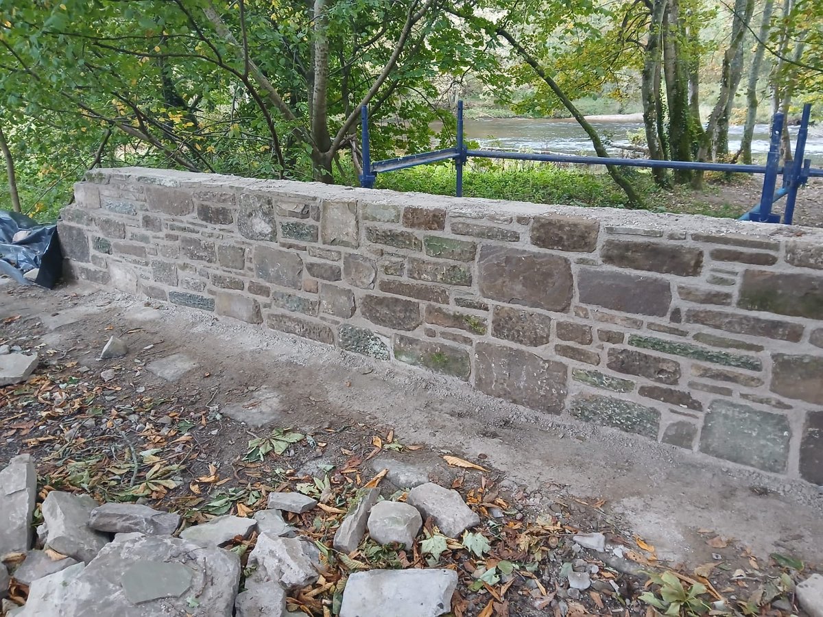 jmlcontracts's tweet image. What a peaceful spot for some wall repairs. @anguscouncil #Brechin #wallrepair #stonework #stonemason #masonry