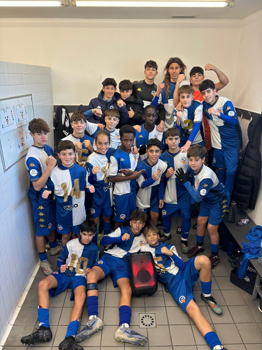 FutBaseCES's tweet image. 🫶🏻 Els 𝗜𝗡𝗙𝗔𝗡𝗧𝗜𝗟𝗦 no paren de créixer i sumar!

🔥 Victòries de S14 A, S14 B i S14 C per continuar en un gran estat de forma!

👏🏻 Triomfs del S13 B i S13 C amb molt treball i esforç!

⚽️ Bona feina del S13 A tot i no poder sumar

#FutBaseCES