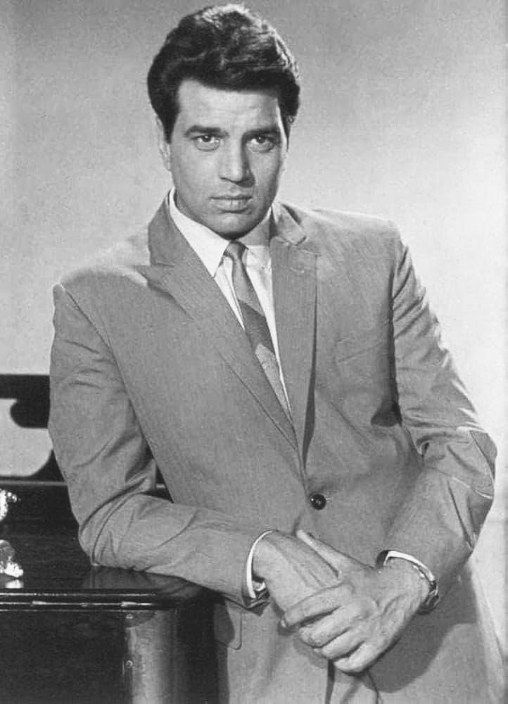 yadavakhilesh's tweet image. सालों साल देश के चित्रपट के आकाश पर चमचमाए धर्मेंद्र जी का ज़मीन से जुड़ा सादगी भरा आकर्षक व्यक्तित्व और उनका सहज अभिनय हमेशा याद किया जाएगा। 

भावभीनी श्रद्धांजलि!