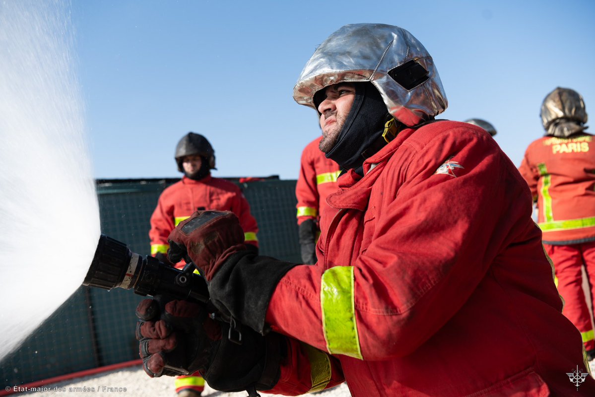 FrenchForces's tweet image. 📍 Lebanon | Paris firefighters @PompiersParis deployed within the @UNIFIL_FR_DAMAN mission transmit their expertise to the Lebanese Armed Forces 🔥
 
➡️ Sharing intervention procedures and techniques 🤝
➡️ Cooperation at different levels between 🇫🇷 and 🇱🇧 soldiers  💪