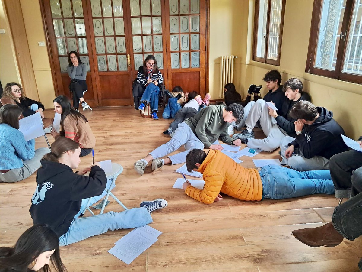 Este fin de semana, alumnado de 2º de Bachillerato vivió su retiro previo a la Confirmación, un encuentro de reflexión, convivencia y fe que marcó un paso muy importante en su camino espiritual.