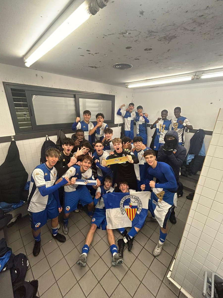 FutBaseCES's tweet image. 😍 Els 𝗖𝗔𝗗𝗘𝗧𝗦 sumen una jornada més de bons resultats! 

🔝 Gran victòria del S16 A a Olímpia

👏🏻 Triomfs molt treballats de S15 B i S15 C!

🤝🏻 Empats de molt mèrit del S16 C i el S15 A contra grans rivals

⚽️ Bona feina del S16 B tot i no sumar

#FutBaseCES