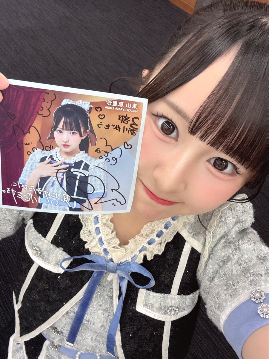 サイン会ありがとうございました！ 思い出の衣装の色紙にお名前書かせ