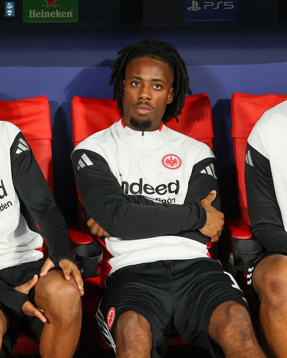 Footballogue's tweet image. « 𝗨𝗡 𝗙𝗟𝗢𝗣 𝗔̀ 𝟮𝟱𝗠€ » 🥶

La presse allemande allume Elie Wahi qui n’a toujours pas marqué en Bundesliga depuis son arrivée à Francfort. 😳

Selon @BILD_Sport, l’ancien marseillais pourrait quitter le club dès cet hiver.