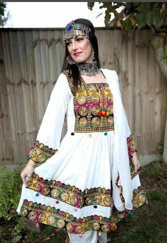 ichimikichiki's tweet image. Nowhere in the Qu&apos;ran does it mention a burqa or mentions covering one&apos;s face.

This is a traditional dress in Afghanistan.