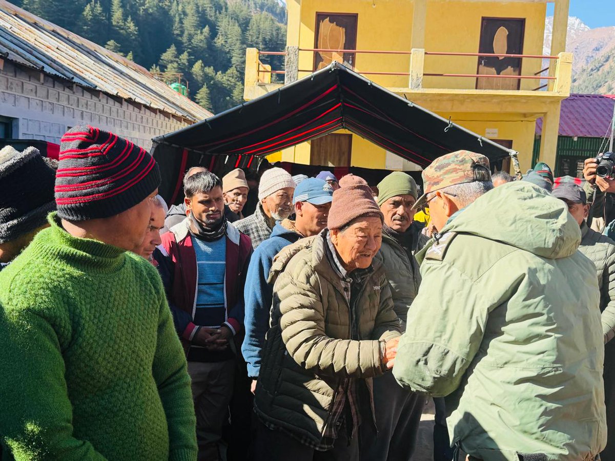 suryacommand's tweet image. &quot;𝗙𝗿𝗼𝗺 𝗛𝗲𝗶𝗴𝗵𝘁𝘀 𝘁𝗼 𝗛𝗲𝗮𝗿𝘁𝘀 – 𝗦𝘁𝗼𝗿𝗶𝗲𝘀 𝘁𝗵𝗮𝘁 𝗜𝗻𝘀𝗽𝗶𝗿𝗲&quot;

Lt Gen DG Misra, #GOC, #UttarBharatArea inaugurated the Community Radio Station at #Harsil. This marks another meaningful step in strengthening engagement with remote border communities. The new…