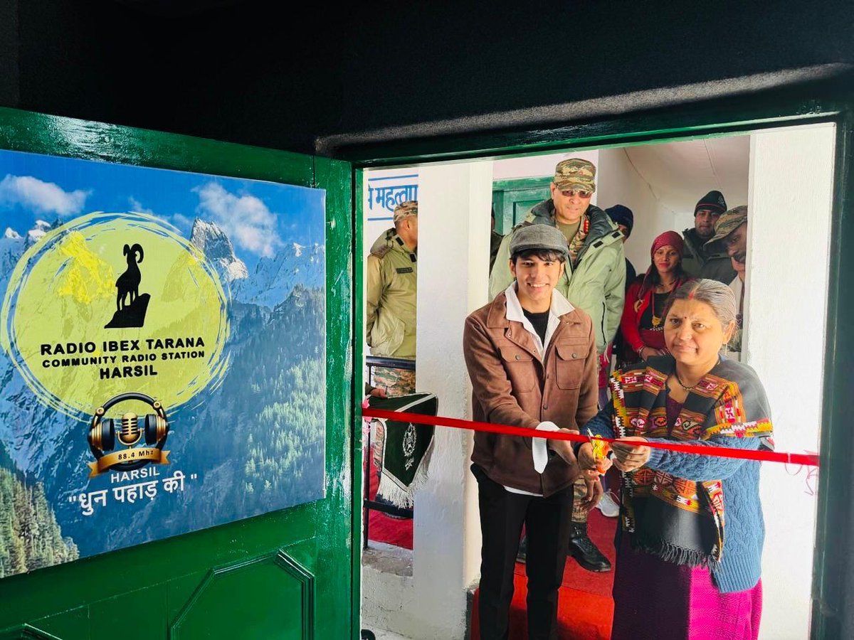suryacommand's tweet image. &quot;𝗙𝗿𝗼𝗺 𝗛𝗲𝗶𝗴𝗵𝘁𝘀 𝘁𝗼 𝗛𝗲𝗮𝗿𝘁𝘀 – 𝗦𝘁𝗼𝗿𝗶𝗲𝘀 𝘁𝗵𝗮𝘁 𝗜𝗻𝘀𝗽𝗶𝗿𝗲&quot;

Lt Gen DG Misra, #GOC, #UttarBharatArea inaugurated the Community Radio Station at #Harsil. This marks another meaningful step in strengthening engagement with remote border communities. The new…