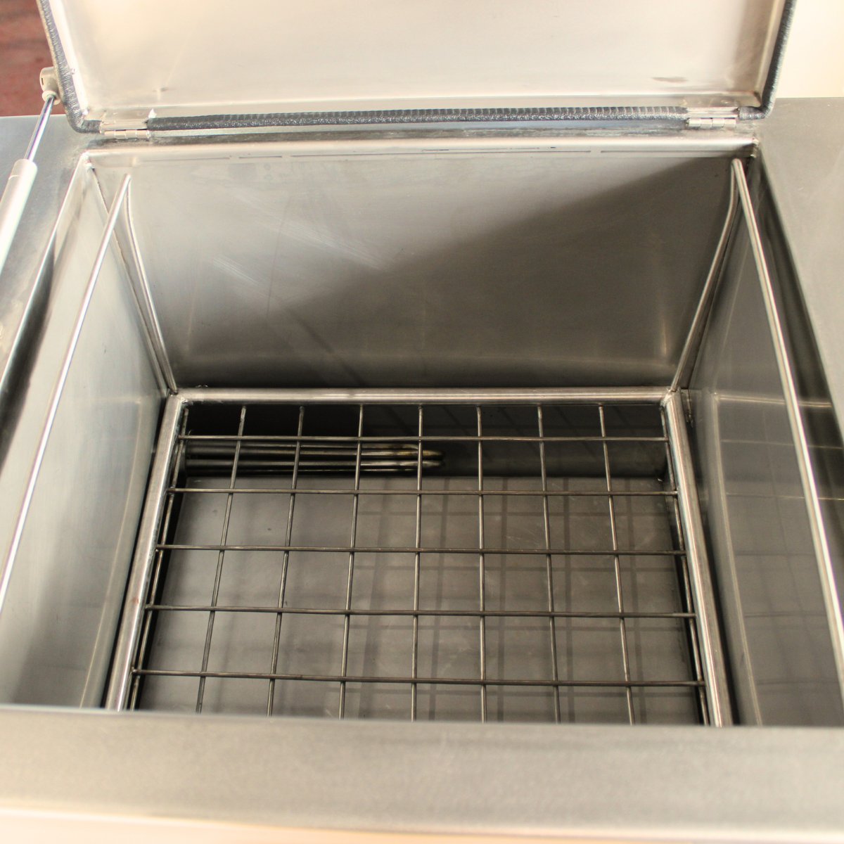 DCMUltrasonic's tweet image. 🔸 𝗨𝗖𝗠-𝟮𝟬 𝗕𝗧

The Benchtop series offers a range of high-performance ultrasonic cleaning systems in a compact size. 

𝗟𝗲𝗮𝗿𝗻 𝗺𝗼𝗿𝗲 
👉dcmultrasonic.com/en/blog/2025/1… 

 #ultrasoniccleaning #PartsCleaner #pharmacleaning #washingmachine #ultrasonicmachine