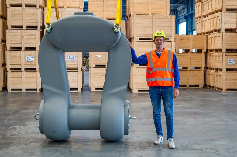 HeavyLiftPFI's tweet image. GN Rope Fittings delivers 3,750-tonne capacity shackle.

bit.ly/48apiDB
 
#heavylift #projectcargo #projectlogistics #projectforwarding #logistics