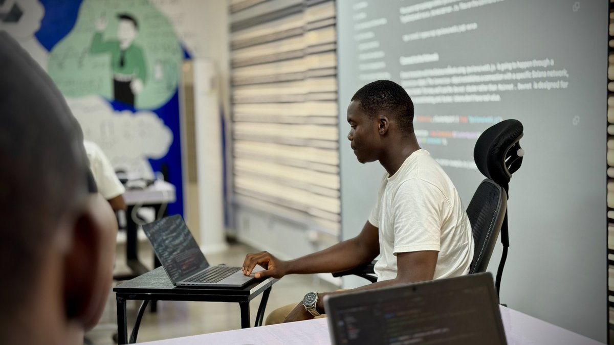 blockhubafrica's tweet image. Last week, led by @bigjoejs, builders drove deep into cryptography fundamentals and got hands-on experience with Solana client development