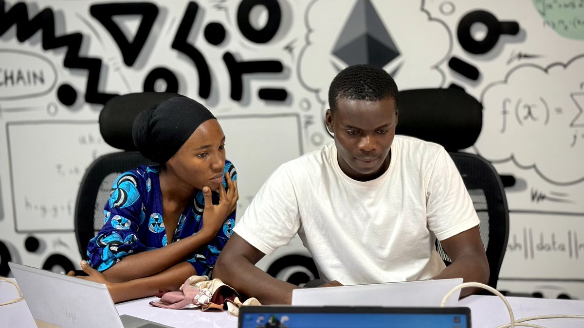 blockhubafrica's tweet image. Last week, led by @bigjoejs, builders drove deep into cryptography fundamentals and got hands-on experience with Solana client development